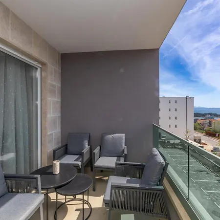 Luxury Sunny Side Apartment Makarska