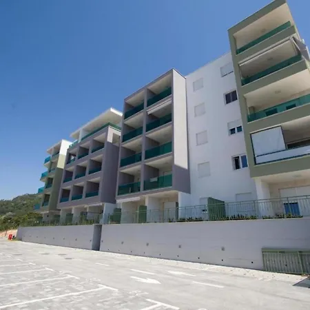 Luxury Sunny Side Apartment *