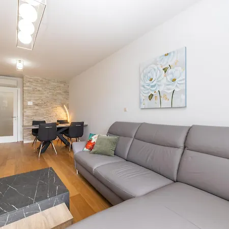 Luxury Sunny Side Apartment Makarska