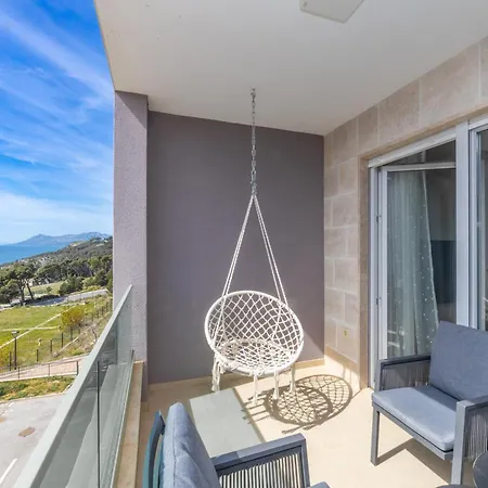 Luxury Sunny Side Apartment *
