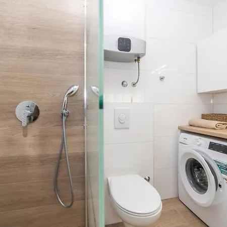 Luxury Sunny Side Apartment *