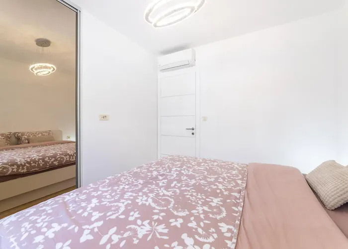 Luxury Sunny Side Apartment